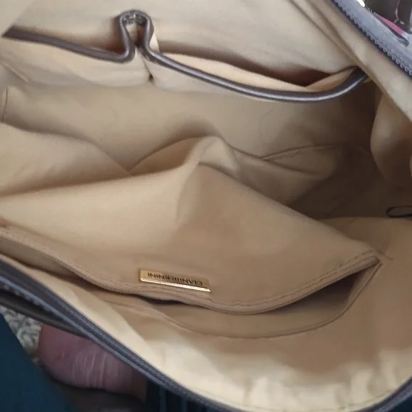 Floral Patterned Shoulder Bag - Picture 4 of 8